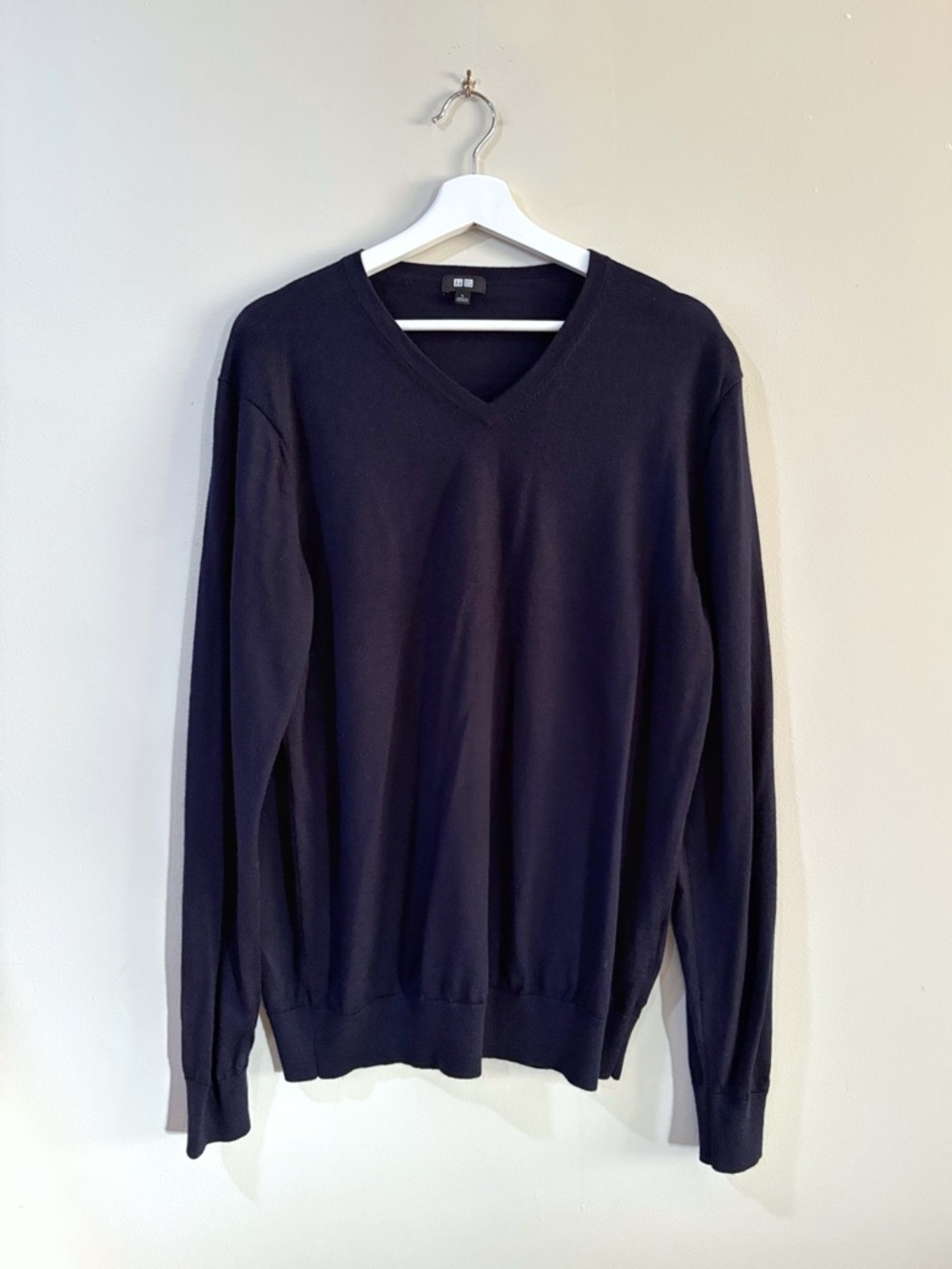 Uniqlo Sweater Men L Navy Blue 100% Wool V Neck Knit Minimalist Preppy Office